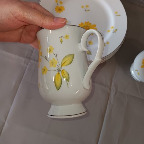 VTG 70s Japan Dinnerware SHEFFIELD China "SUNSHINE" Yellow Daisy Plates Mugs Set - Picture 5 of 6